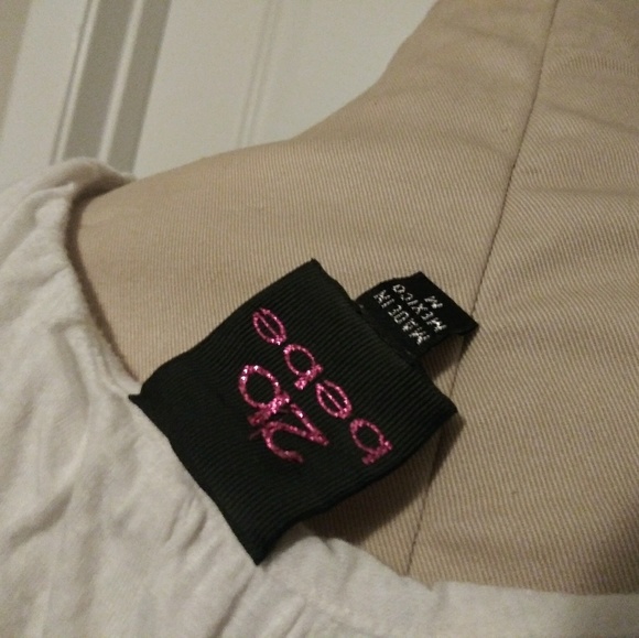 Woman's clothing - Picture 2 of 3